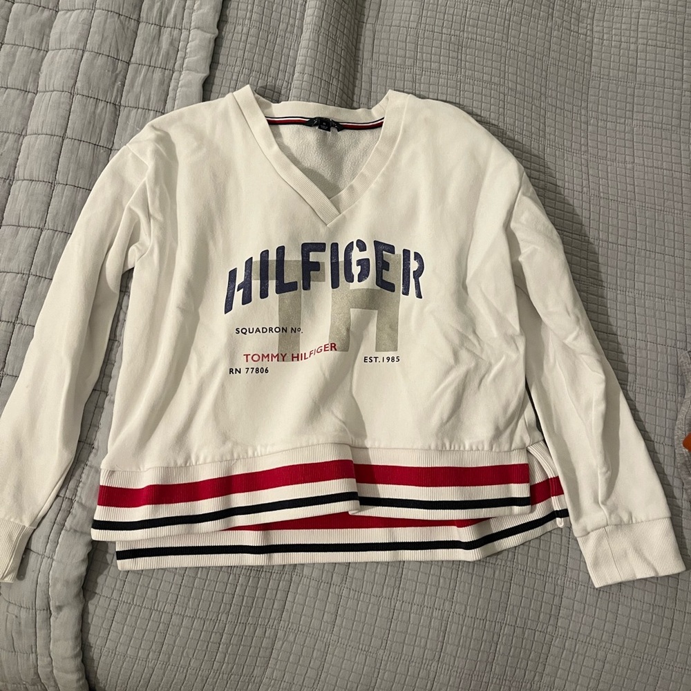 NWOT Tommy Hilfiger sweatshirt